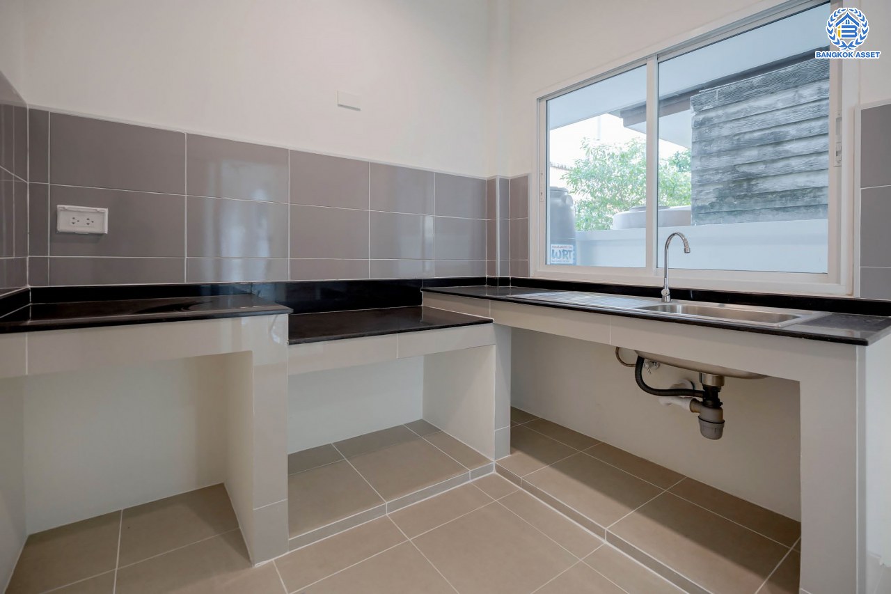 บ้านมือสองตกแต่งใหม่ โครงการ บางกอกบูเลอวาร์ด ราชพฤกษ์-พระราม5 เนื้อที่ 56 ตร.ว. บนสังคมคุณภาพ SC Asset* ฟังก์ชันพร้อม 3 ห้องนอน 3 ห้องน้ำ จอดรถได้ 2 คัน บนทำเลติดถนนราชพฤกษ์ ใกล้วงเวียนพระรามห้า, ทางด่วนศรีรัช และเพียง 10 ถึงรถไฟฟ้า "สถานีบางรักใหญ่"